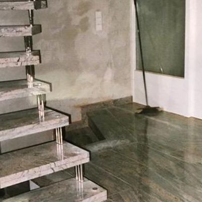 Riedlinger Natursteinwerk Freitragende Innentreppe 1
