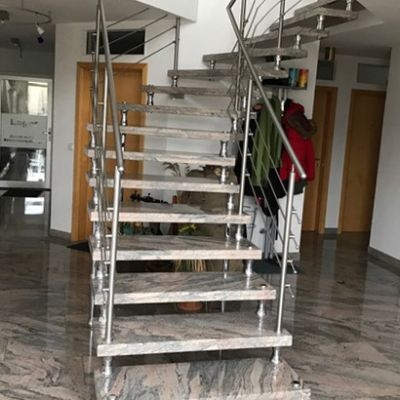 Riedlinger Natursteinwerk Freitragende Innentreppe 11