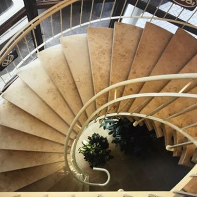 Riedlinger Natursteinwerk Freitragende Innentreppe 16