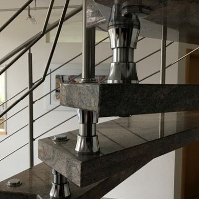 Riedlinger Natursteinwerk Freitragende Innentreppe 2