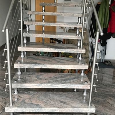 Riedlinger Natursteinwerk Freitragende Innentreppe 8